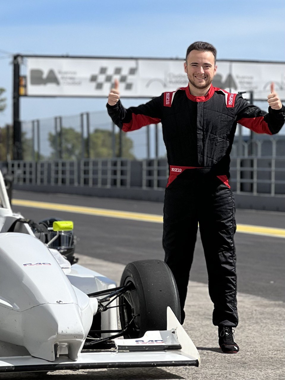 Image of Formula 4 car on track at Juan y Oscar Galvez circuit