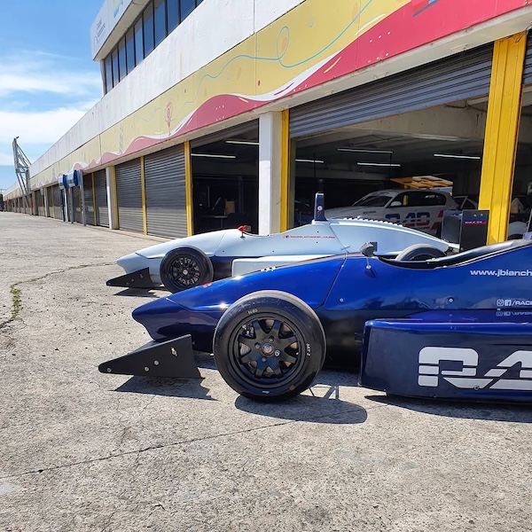 Image of Formula 4 car on track at Juan y Oscar Galvez circuit