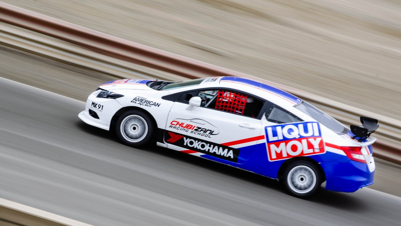Image of Honda Civic Si on track in Lima, Peru